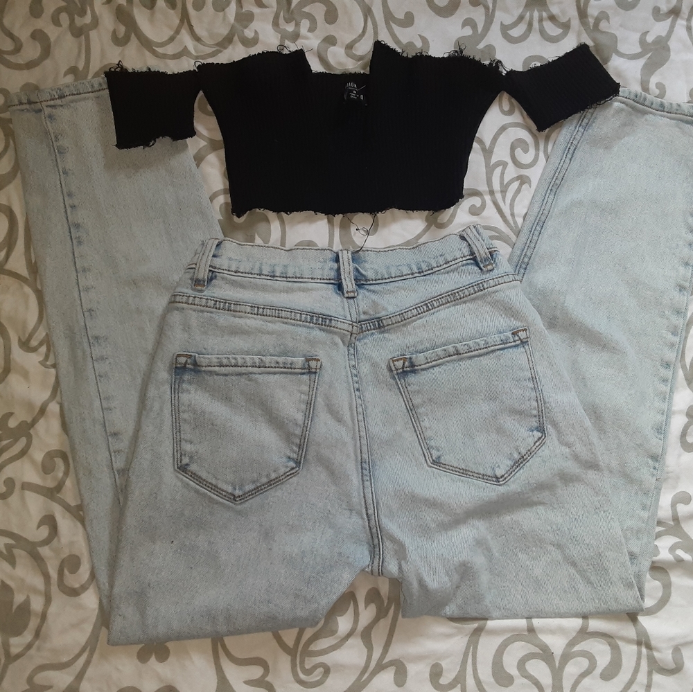 Fashion Nova mom jeans